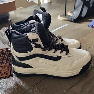 Vans MTE - Size 7 W / 5.5 M